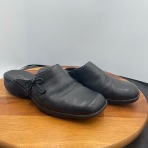 Ladies Easy Spirit black leather mules 7.5